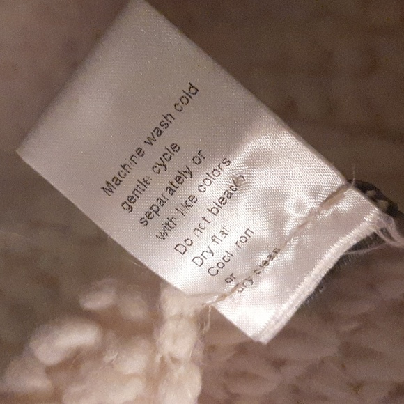 Cocogio Knit Poncho - Picture 10 of 10